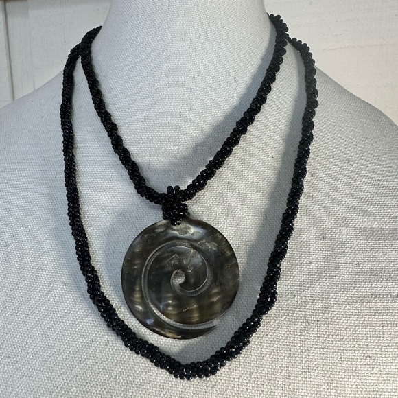 Four black bead and statement necklaces - Picture 3 of 7